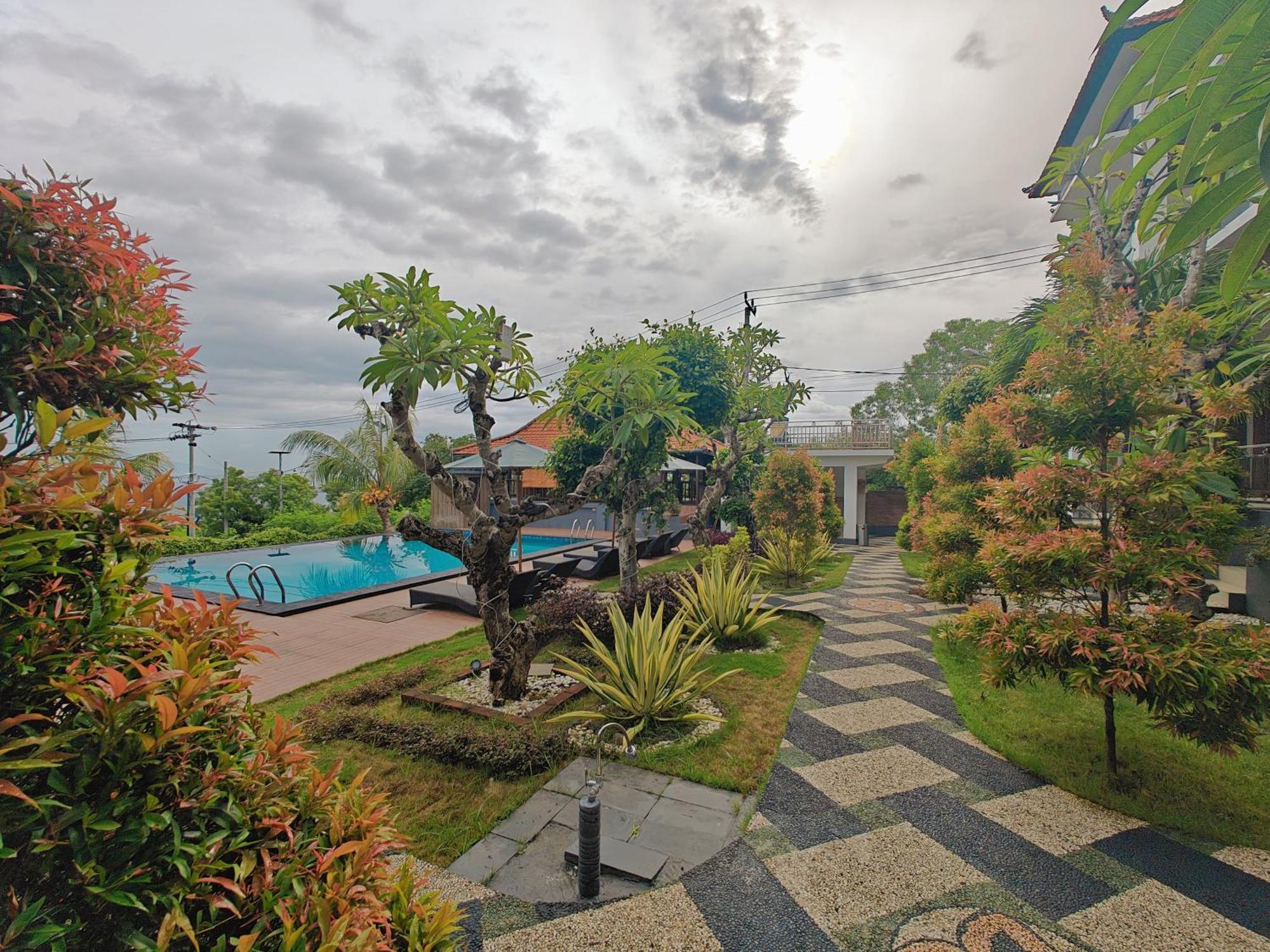 Nusa Sedayu Hotel By Ocean View Batununggul Екстериор снимка